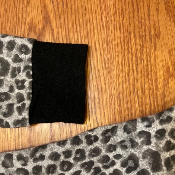 Gibsonlook Leopard Print top, Size S - Picture 9 of 12